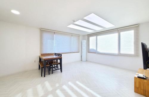Gyeongju House | Gyeongju Art Hill Family Group Pet-Friendly Pension