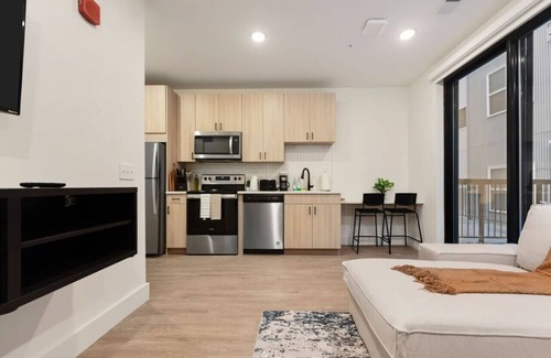 East Liberty Apartment | GYM+HULU+PARKING Near Universities|Shopping|UPMC