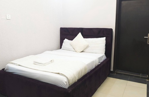Somolu Hotel | Gypsum hotel in charming Lagos with AC