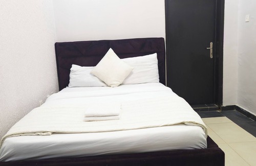 Somolu Hotel | Gypsum hotel in charming Lagos with AC