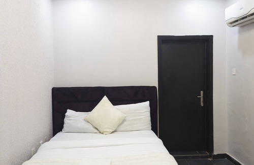 Somolu Hotel | Gypsum hotel in charming Lagos with AC