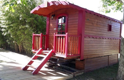 Barbentane Ski Chalet | Gypsy caravan for rent in Provence