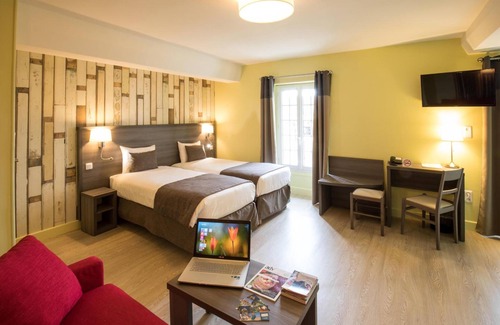 Le Mele-sur-Sarthe Hotel | Hôtel de La Poste