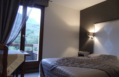 Mouthier-Haute-Pierre Hotel | Hôtel la Cascade
