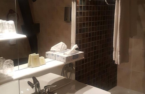 Germigny-l'Eveque Hotel | Hôtel Le Gonfalon