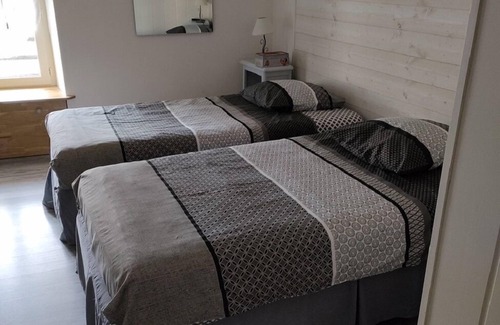 Nozeroy Hotel | Hôtel Les Remparts