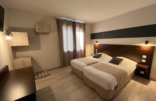 Aumont-Aubrac Hotel | Hôtel Restaurant Prunières
