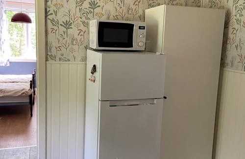 Korsberga Apartment | Hübsche Ferienwohnung in Småland, Badeplatz und Wanderwege am Haus, gr. Garten