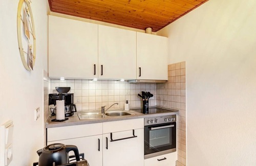 Neßmersiel Apartment | Hübsche Ferienwohnung in Nessmersiel, mit Balkon, Wlan, Haustiere Gestattet.wallbox