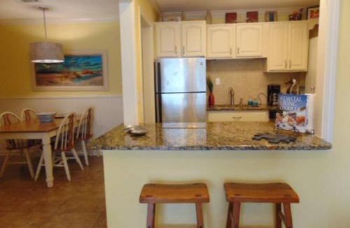 Demere Park House | H13 Ocean Walk Resort 2bdrm 2 bath downstairs great beds Great view and always a great breeze