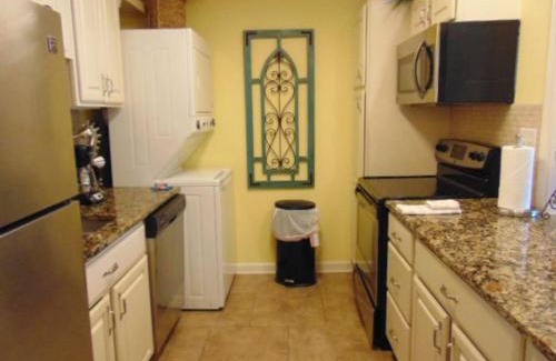 Demere Park House | H13 Ocean Walk Resort 2bdrm 2 bath downstairs great beds Great view and always a great breeze