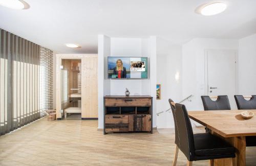 Fuegen House | H21 - Modernes Ferienhaus 145qm, 4SZ, Wellnessbereich mit Sauna und Dachterrasse mit Panoramablick, Kühlen und Heizen mit Geothermie