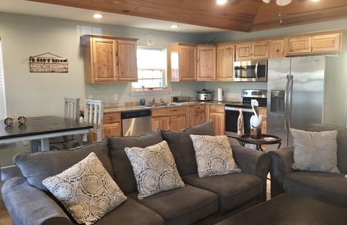 Hackberry House | Hackberry Hideaway I Waterfront On Lake Calcasieu