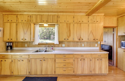 Hackensack Cabin | Hackensack Waterfront Retreat on Tenmile Lake