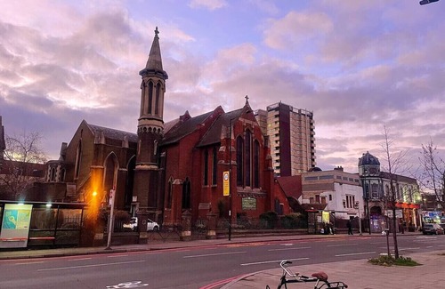 Hackney Downs House | Hackney Suites - Triple En-suite Room (G1)