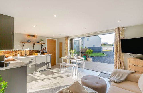 Abersoch House | Hafan Glas - Three Bedroom House, Sleeps 6