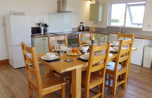 Crew Green Cottage | HAIMWOOD BYETAKE, pet friendly, with a garden in Llandrinio