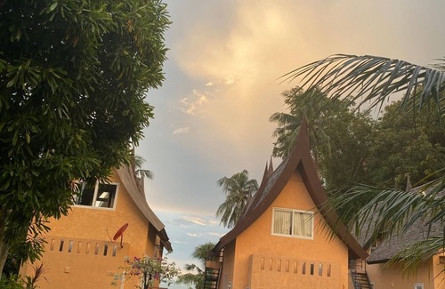 Klong Son Villa | Half-moon pool villa