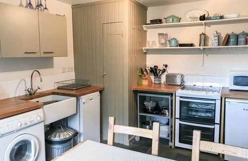 Portree Cottage | HALF OF 6, pet friendly, with open fire in Portree