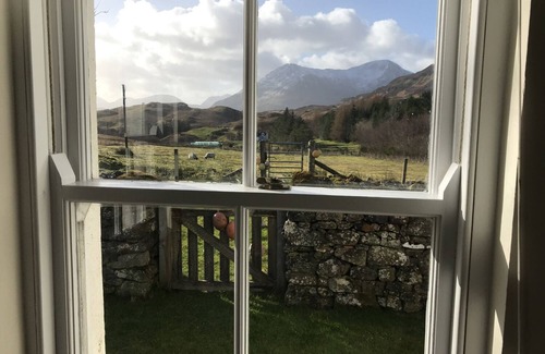 Portree Cottage | HALF OF 6, pet friendly, with open fire in Portree