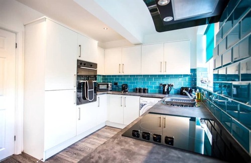 Tamworth House | Halford House ~ 3 Bedroom ~ Great location