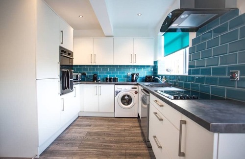 Tamworth House | Halford House ~ 3 Bedroom ~ Great location