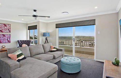 Bilambil Heights House | Hampton Heights - Stunning pet friendly home with pool!
