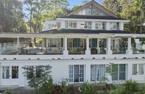 Patonga House | Hampton House At The Beach -very spacious, beautiful 3 level entertainment dream