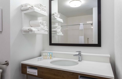 Bedford Hotel | Hampton Inn Bedford