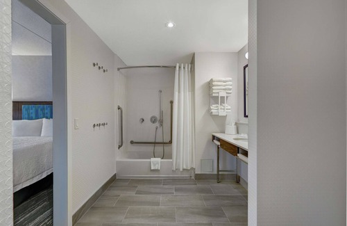 Peterborough Hotel | Hampton Inn by Hilton Peterborough