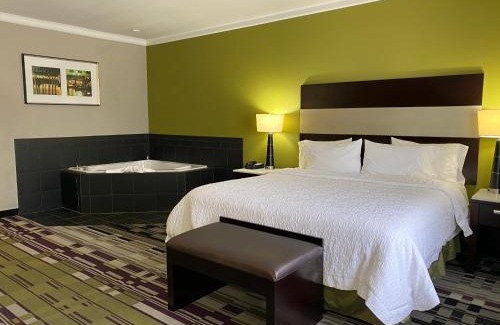New Llano Hotel | Hampton Inn by Hilton Leesville Fort Johnson
