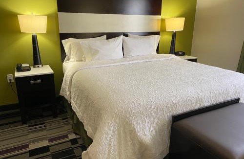 New Llano Hotel | Hampton Inn by Hilton Leesville Fort Johnson