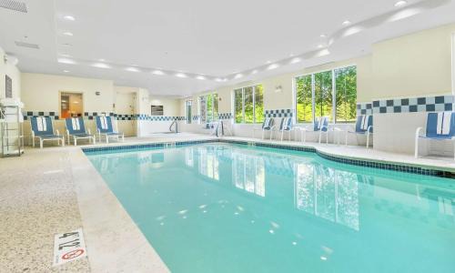 Nashua Hotel | Hampton Inn Nashua