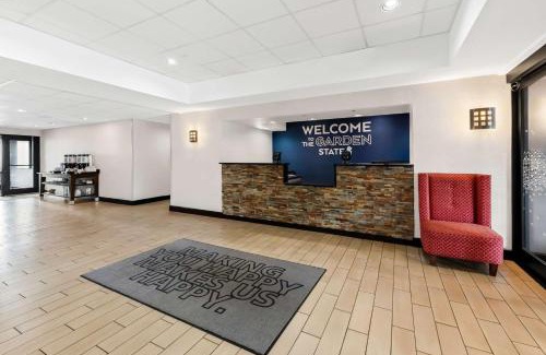 Deepwater Hotel | Hampton Inn Pennsville