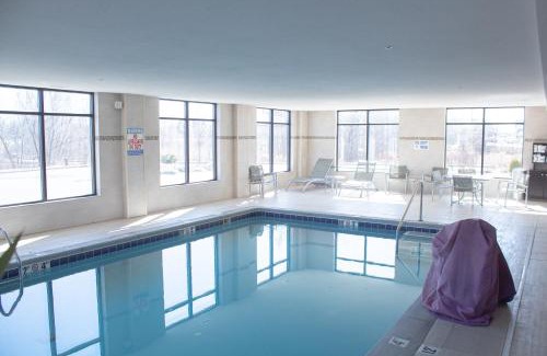 Big Rapids Hotel | Hampton Inn & Suites Big Rapids, Mi