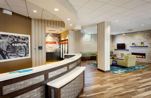 Maple Leaf Hotel | Hampton Inn & Suites by Hilton Seattle/Northgate