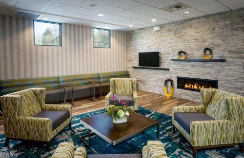 Maple Leaf Hotel | Hampton Inn & Suites by Hilton Seattle/Northgate