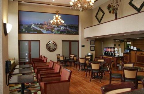 Mentor Hotel | Hampton Inn & Suites Cleveland-Mentor