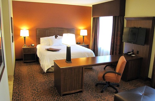 Jamestown Hotel | Hampton Inn & Suites Jamestown, ND