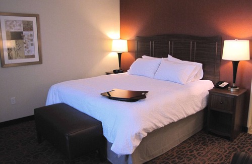 Jamestown Hotel | Hampton Inn & Suites Jamestown, ND