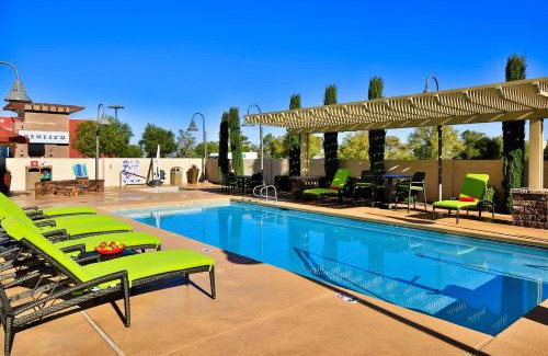 Seven Hills Hotel | Hampton Inn & Suites Las Vegas South