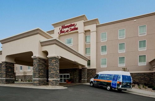Minot Hotel | Hampton Inn & Suites Minot