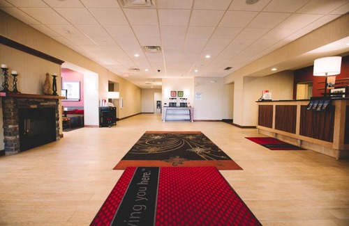Minot Hotel | Hampton Inn & Suites Minot