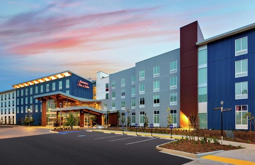 San Diego Hotel | Hampton Inn & Suites San Diego Airport Liberty Station