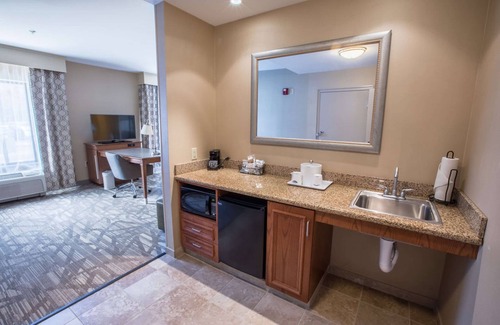 Lochmere Hotel | Hampton Inn & Suites Tilton