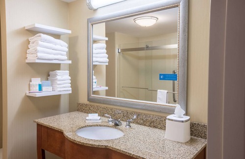 Lochmere Hotel | Hampton Inn & Suites Tilton