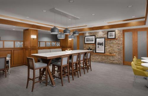 Waterloo Hotel | Hampton Inn Waterloo