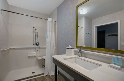 Westfield Hotel | Hampton Inn Westfield