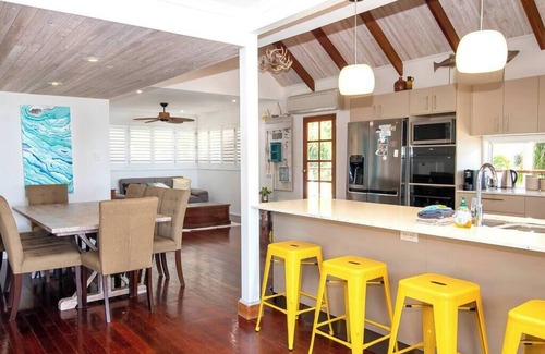 Hideaway Bay Villa | Hamptons at Hydeaway - Beachfront Home