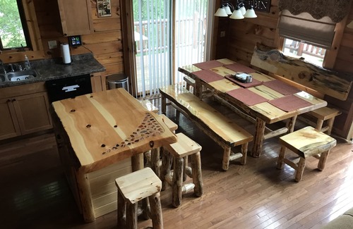 Baraboo Cabin | Hana Log Cabin near Devil's Lake